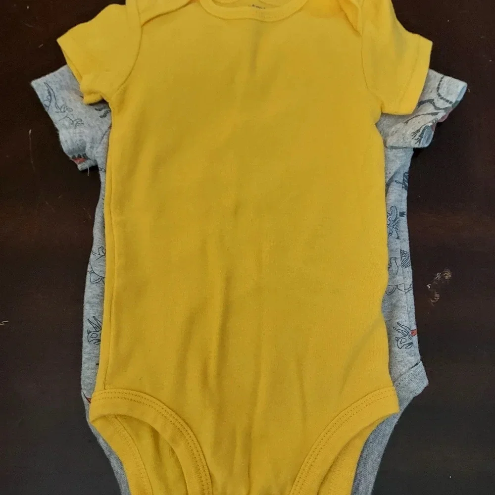 Lot of 5 Carter's Baby Boy Bodysuits in Size 6M